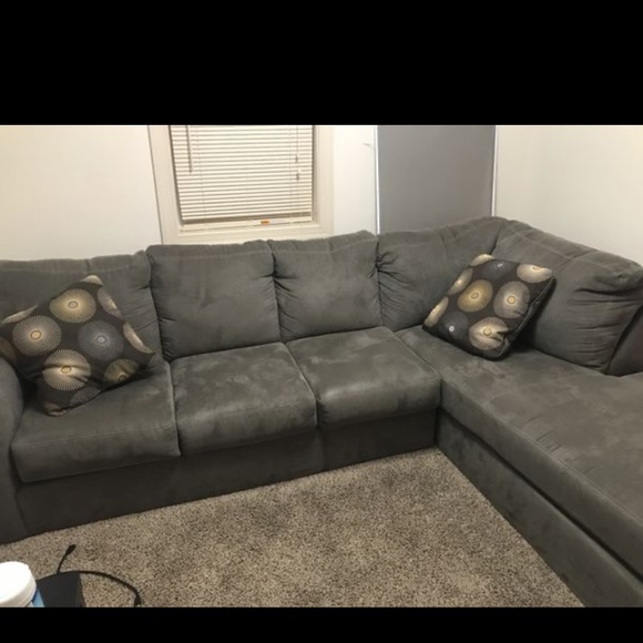 Grey couch - Picture 1 of 4